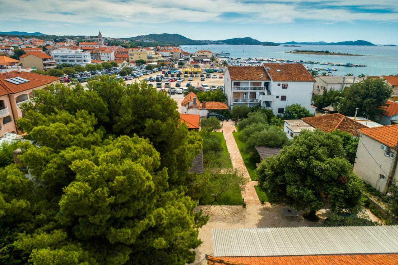 Apartmani Mara Pakoštane 外观 照片