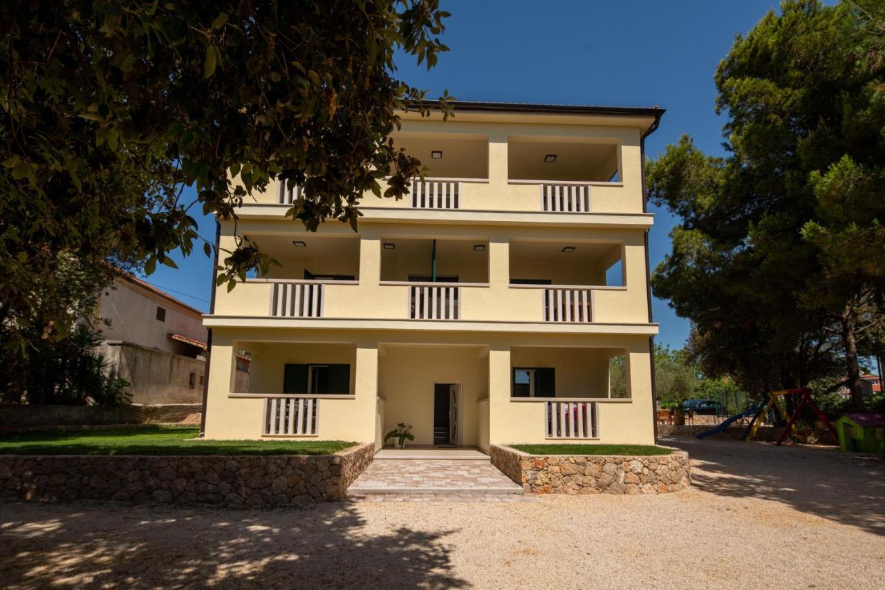 Apartmani Mara Pakoštane 外观 照片