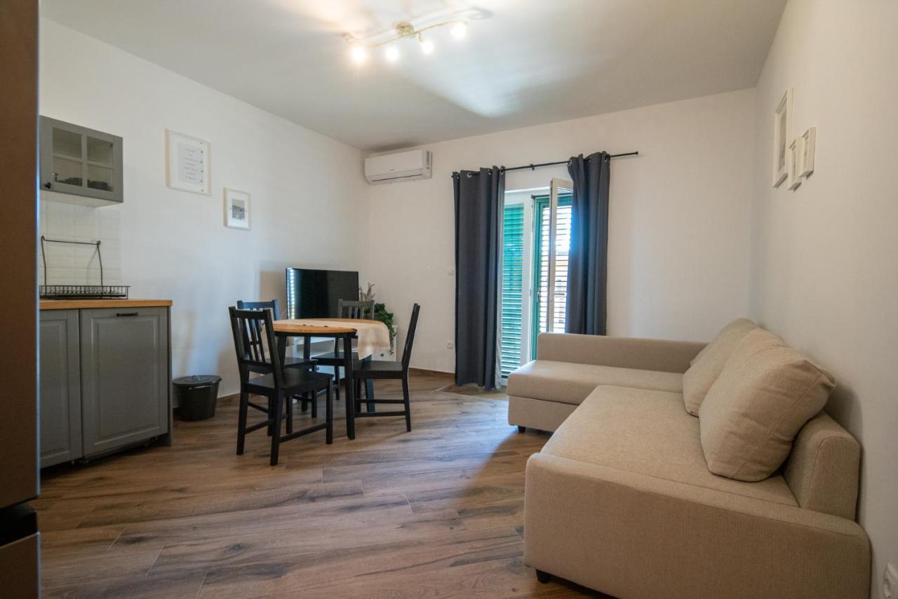 Apartmani Mara Pakoštane 外观 照片