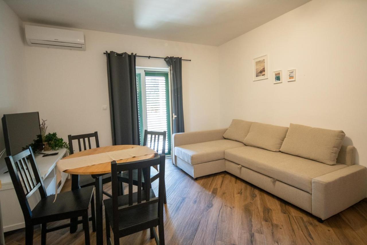 Apartmani Mara Pakoštane 外观 照片