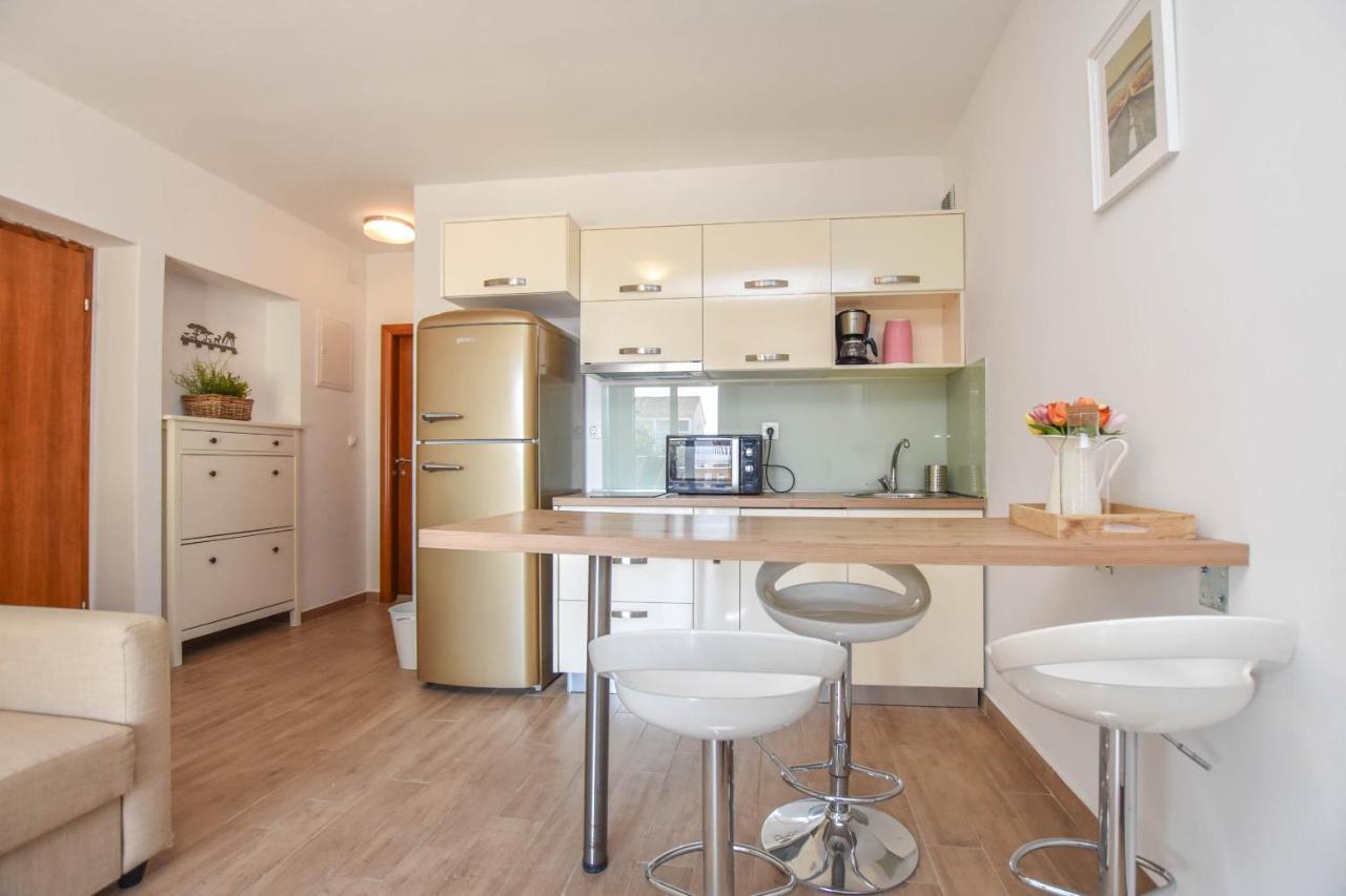 Apartmani Mara Pakoštane 外观 照片