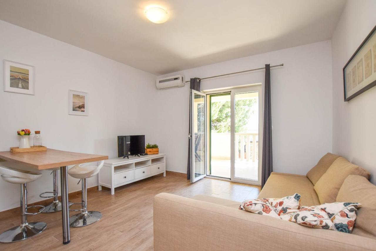 Apartmani Mara Pakoštane 外观 照片